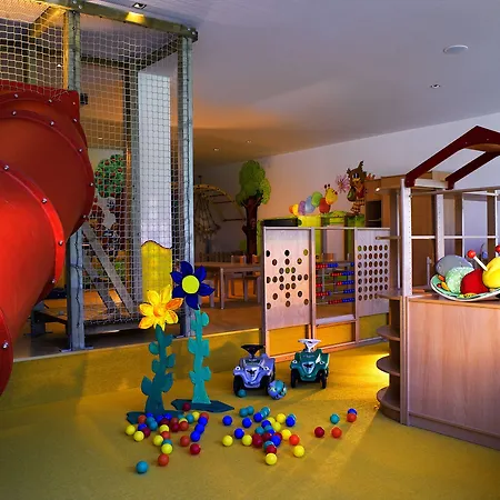 Falkensteiner & Carinzia L 4 Star Superior מלון טרופולאך